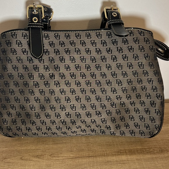 Dooney and Bourke signature shoulder bag - Picture 3 of 17